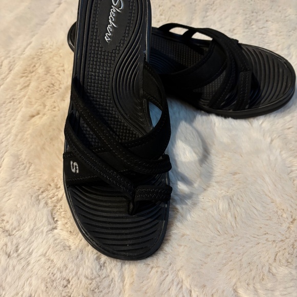 Sketchers sandals - Picture 3 of 3